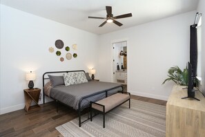 5 bedrooms, desk, iron/ironing board, travel cot