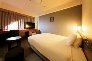 A hotel room with a bed, a desk, a chair, a television, and a lamp. - Richmond Hotel Higashi Osaka (Higashiosaka)
