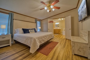 3 bedrooms, iron/ironing board, WiFi, bed sheets - Dandridge House at the Lake (Dandridge)