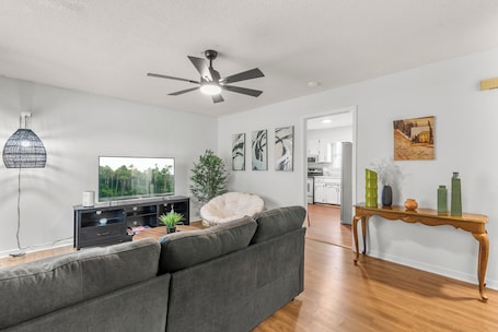Smart TV. Cozy Bamboo Retreat, Modern Comforts Duplex