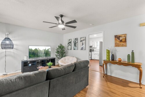 Cozy Bamboo Retreat, Modern Comforts Duplex