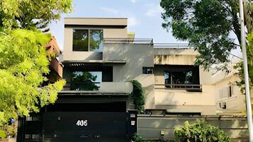 Bagian depan properti