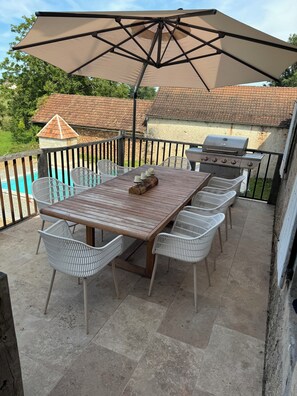 Outdoor dining - La Maison Novalia Wifi Terrasse Piscine Campagne (La Rouquette)