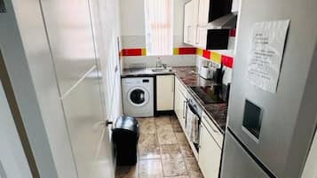 Réfrigérateur, bouilloire électrique