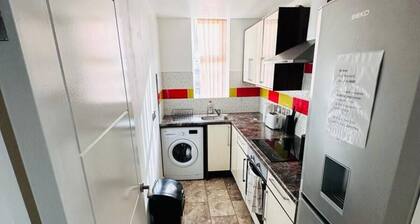 City centre lovely Apartment with the Cheapest Overnight Parking