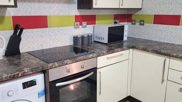 Réfrigérateur, bouilloire électrique