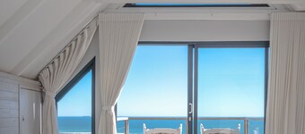 Scarborough Loft: Your Stylish Seaside Retreat
