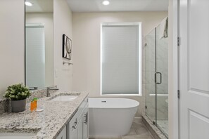 Bruser, hårtørrer, håndklæder, Sæbe