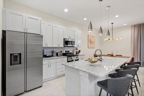 Micro-ondes, four, plaque de cuisson, lave-vaisselle