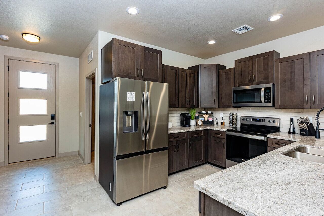 Geladeira, micro-ondas, fogão, lava-louças