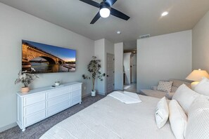 3 عدّة غرف نوم ومكتب وواي فاي مجانًا وملاءات أسرّة