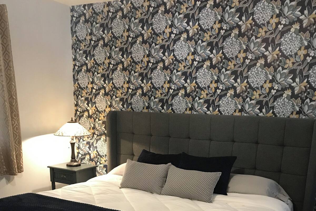 Classic Double Room | Iron/ironing board, free WiFi, bed sheets