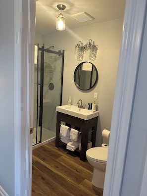 Shower, hair dryer, towels, toilet paper - Grace Manor (Harbour Grace)