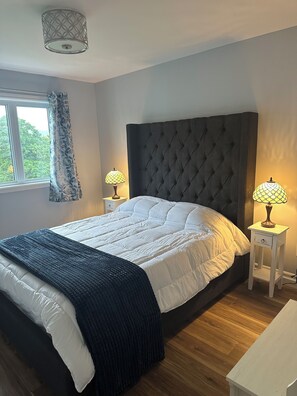 Deluxe Apartment, 2 Bedrooms, Harbour View | Iron/ironing board, free WiFi, bed sheets