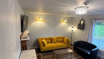 Deluxe Studio Suite | Living area | Smart TV
