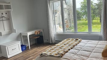 Studio Suite Deluks, 1 Tempat Tidur Queen | Setrika/meja setrika, Wi-Fi gratis, dan seprai linen