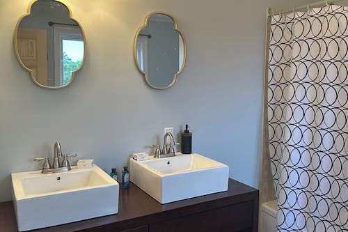 Deluxe Apartment, 2 Bedrooms, Harbour View | Bathroom