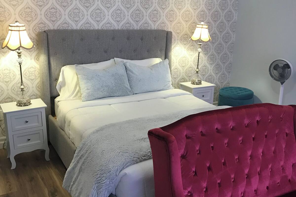 Comfort Room, Harbour View | Iron/ironing board, free WiFi, bed sheets