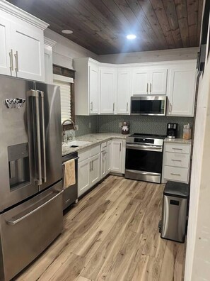 Cookware/dishes/utensils