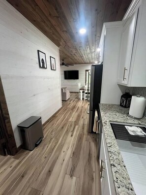 Batterie de cuisine, vaisselle et ustensiles