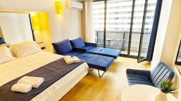 Familie studio, balkon, uitzicht op zee | Hypoallergeen beddengoed, Select Comfort-bedden, individueel gedecoreerd
