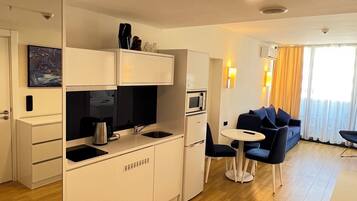 Comfort Quadruple Room, 1 King Bed with Sofa bed, Balcony, Sea View | Private kitchen | Full-sized fridge, microwave, stovetop, cookware/dishes/utensils