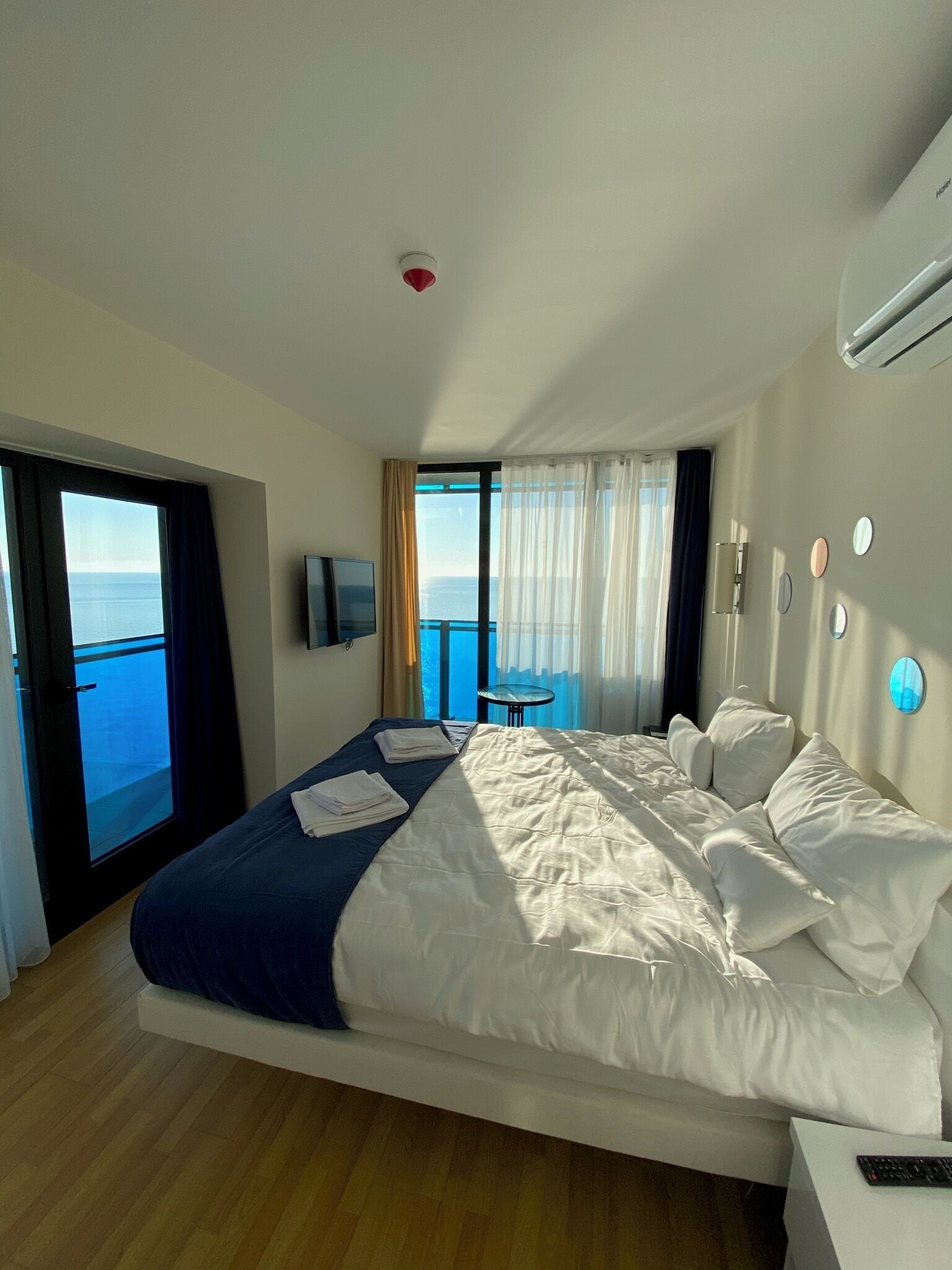 Deluxe Suite, 2 Bedrooms, Balcony, Sea View