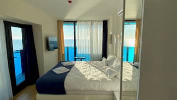 Suite Deluks, 2 kamar tidur, balkon, pemandangan laut | Seprai antialergi dan tempat tidur Select Comfort