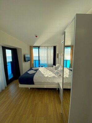 Hypo-allergenic bedding, Select Comfort beds, individually decorated - Mogeli Orbi City central  Hotel Batumi  (Batumi)