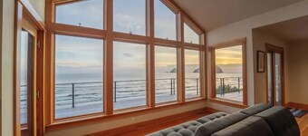 Beach, Please!
Modern Oceanfront Haven