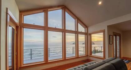 Beach, Please!
Modern Oceanfront Haven