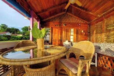 Private beachfront paradise 2cottages & 2 rooms in Bluefield's Bay  AC, Wi-Fi 