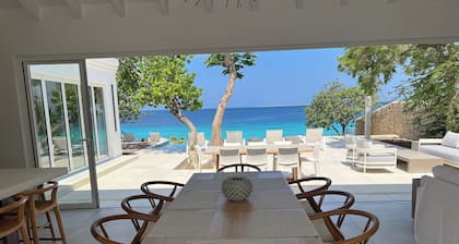 Brand New, Private Oceanfront Villa with Breathtaking Diving in Your Backyard