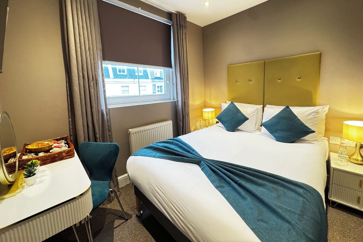 In-room safe, desk, laptop workspace, iron/ironing board (on request)