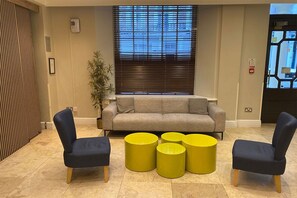 Lobby - Queens Park Premier London Hyde Park (London)