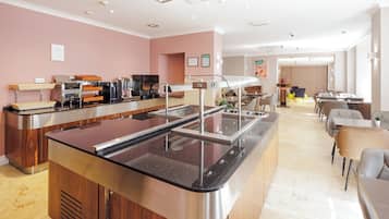 Frokostbuffé hver dag (GBP 13.95 per person)