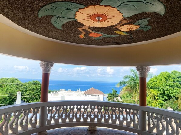 Property grounds - Exquisite Eight Bedrooms Villa Situated in Boscobel, St. Mary, Jamaica. (Boscobel)