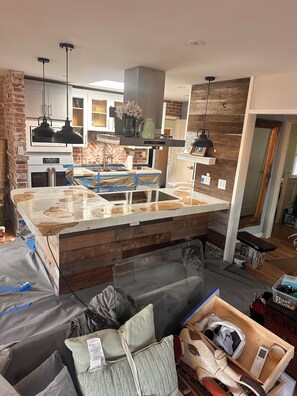 Microwave, oven, stovetop, dishwasher - Charming 3-bedroom in Del Rey Oaks with AC, WiFi hot tub & all the hot comforts (Del Rey Oaks)