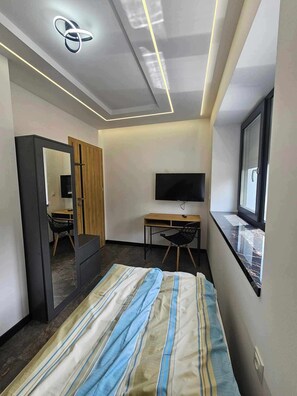 Enkeltrom, privat bad | Skrivebord, skrivebord for bærbar PC og wi-fi (inkludert)