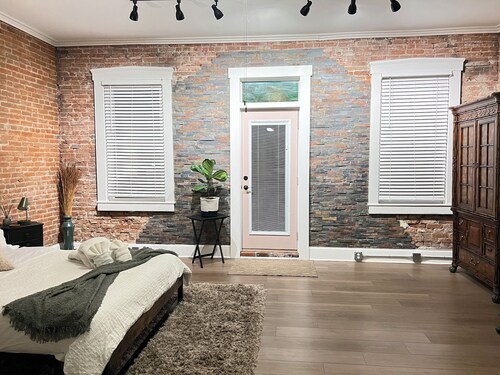 Stunning Loft  from 1860 in Frechtown St Charles Mo