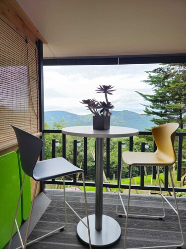 Villa Jade Dota, Tu refugio moderno en la naturaleza.