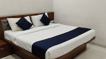 Desk, laptop workspace, free WiFi