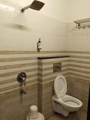 Superior Room | Bathroom | Shower, free toiletries, towels, soap - Hotel Ten Eleven Grand (Indore)