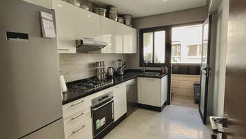 Micro-ondes, four, plaque de cuisson, lave-vaisselle
