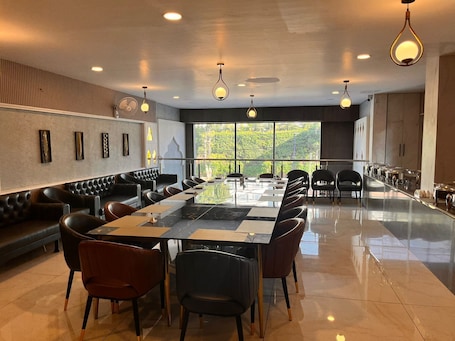 Daily buffet breakfast (INR 300 per person)