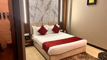 Deluxe Room, City View | Iron/ironing board, free WiFi