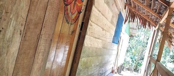 3-bedroom bungalow in tranquil Iquitos with WiFi, a solo 30 minutos Padre Cocha.