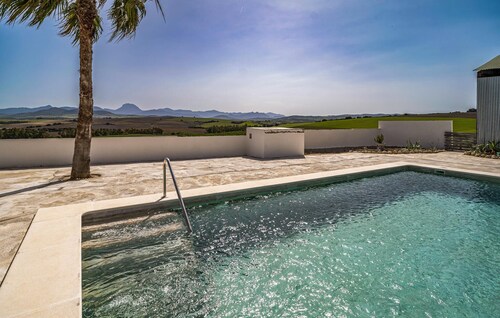 Awesome home in Arcos de la Frontera