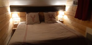 2 habitaciones, tabla de planchar con plancha y cuna de viaje 