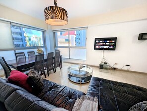 32-inch LED TV with cable channels - YC 701-C l Apartamento 2BR en av balboa (Panama City)